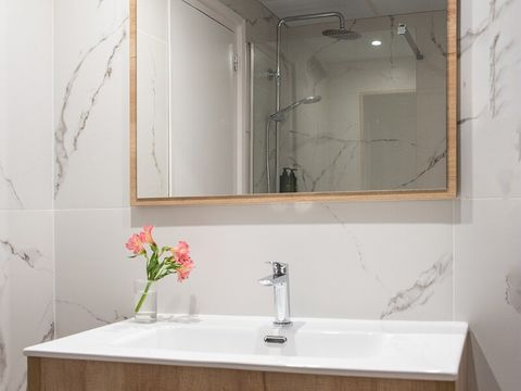 Chambre 3 personnes - CHAMBRE DOUBLE + LIT D'APPOINT - BALCON - PETIT-DÉJEUNER INCLUS