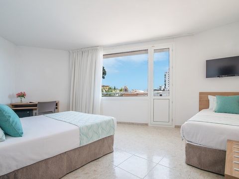 Chambre 3 personnes - CHAMBRE DOUBLE + LIT D'APPOINT - BALCON - PETIT-DÉJEUNER INCLUS