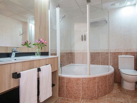 CHAMBRE 2 personnes - Chambre Double - Supérieur - Balcon