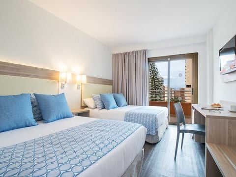 CHAMBRE 3 personnes - Chambre Familiale - 3 personnes - balcon