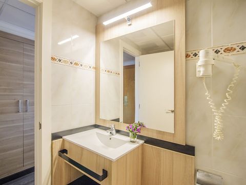 CHAMBRE 3 personnes - Chambre Familiale - 3 personnes - balcon