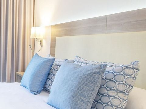 CHAMBRE 3 personnes - Chambre Familiale - 3 personnes - balcon