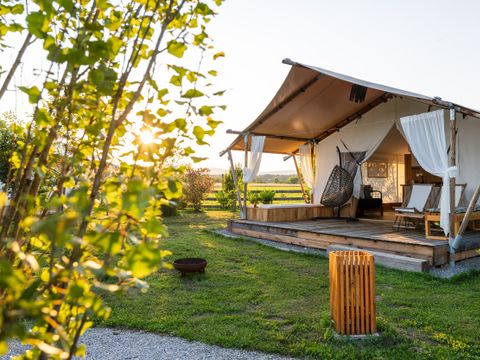 TENTE TOILE ET BOIS 6 personnes - Glamping avec salle de bain et baignoire, 54m2