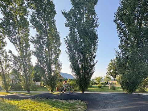 TENTE TOILE ET BOIS 5 personnes - Tente Glamping avec Salle de Bain, Amber 44 m², Premium - JACUZZI