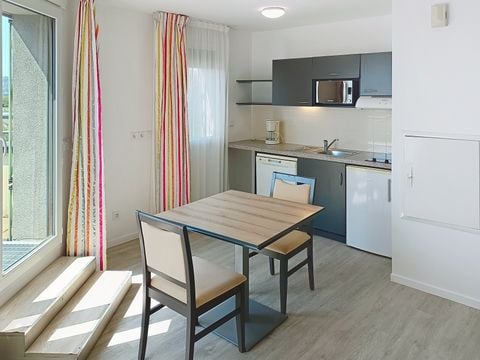 Terres de France - Appart Hotel Rouen Flaubert - Camping Seine - Image N°3