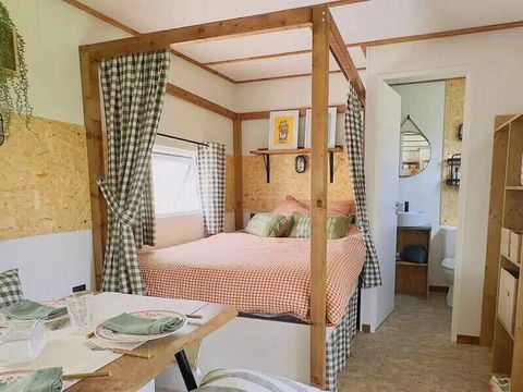 HÉBERGEMENT INSOLITE 4 personnes - Tiny House | 2 Ch. | 4 Pers. | Terrasse surélevée | 1 SDB
