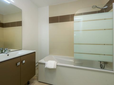 STUDIO 4 personnes - G/330_STUDIO CABINE 2/4 PERS.