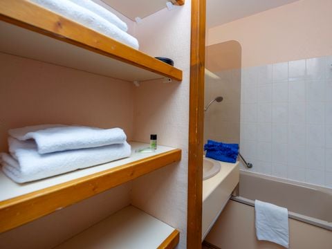 STUDIO 4 personnes - G/200_STUDIO 4 PERS. AVEC CABINE FERMÉE
