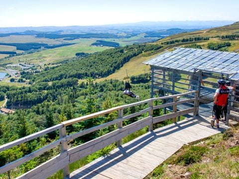 Résidence Goélia Les Chalets de Super Besse - Camping Puy-de-Dôme - Image N°2