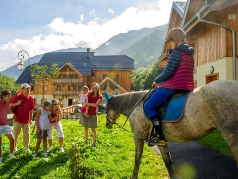 Résidence Goélia Les Chalets De Belledonne - Camping Savoie