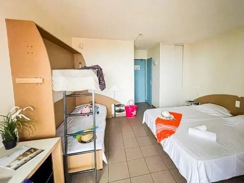 CHAMBRE 4 personnes - Chambre 20 m² 1 Pièce (sans cuisine) _ Lit bébé impossible
