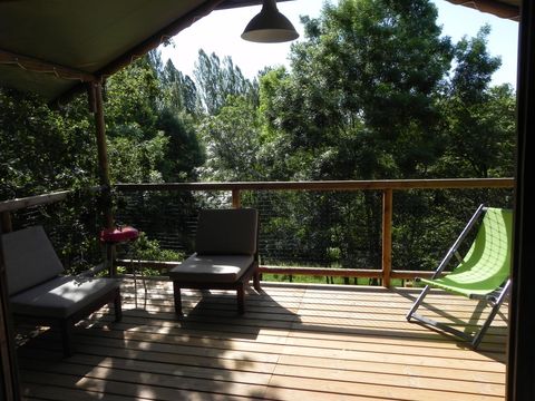 HÉBERGEMENT INSOLITE 5 personnes - Cabane Lodge Perchée 39m² 2 chambres - Arrivée le Samedi en Juillet et Août