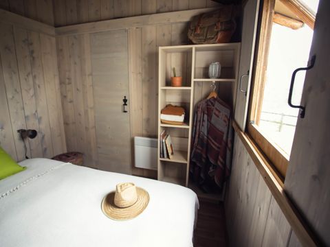 HÉBERGEMENT INSOLITE 5 personnes - Cabane Lodge Perchée 39m² 2 chambres - Arrivée le Samedi en Juillet et Août