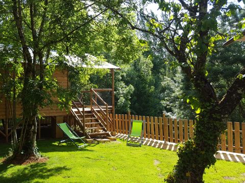 HÉBERGEMENT INSOLITE 5 personnes - Cabane Lodge Perchée 39m² 2 chambres - Arrivée le Samedi en Juillet et Août