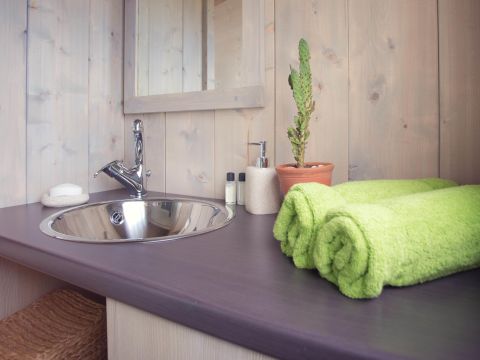 HÉBERGEMENT INSOLITE 5 personnes - Cabane Lodge Perchée 39m² 2 chambres - Arrivée le Samedi en Juillet et Août