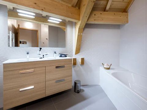 APPARTEMENT 8 personnes - 3 PIECES CABINE DUPLEX 6-8 PERSONNES VUE MONTAGNE