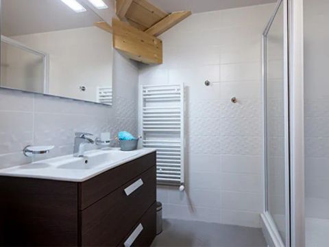 APPARTEMENT 8 personnes - 3 PIECES CABINE DUPLEX 6-8 PERSONNES VUE MONTAGNE