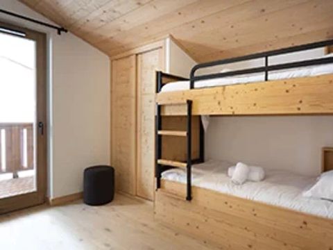 APPARTEMENT 10 personnes - 5 PIECES (3 PIECES + 2 CABINES) 8-10 PERSONNES STANDARD