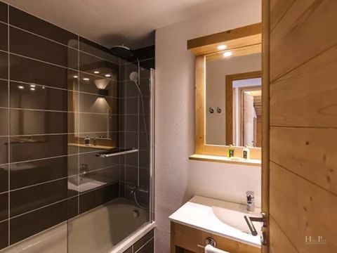 APPARTEMENT 8 personnes - 3 PIECES CABINE 6-8 PERSONNES VUE MONTAGNE