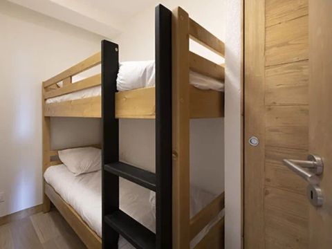 APPARTEMENT 10 personnes - 5 PIECES (3 PIECES + 2 CABINES) 8-10 PERSONNES STANDARD