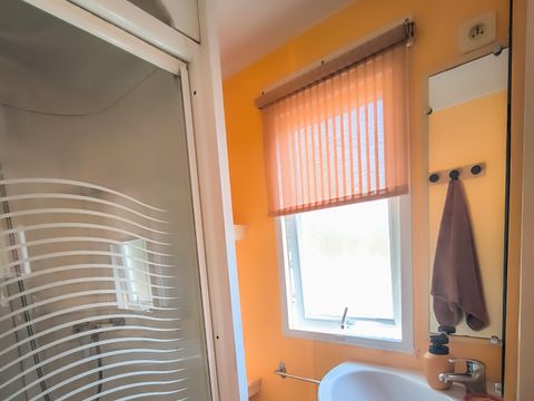 Mobilhome 4 personnes - 4 couchages avec grande terrasse - Avec clim