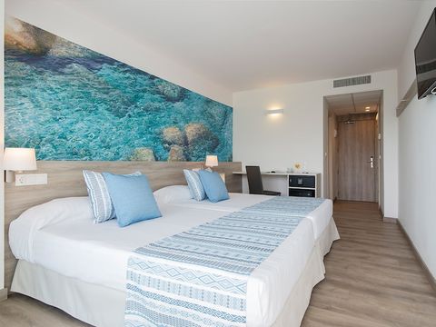 CHAMBRE 2 personnes - Chambre Double - Balcon - Vue piscine