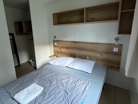 Mobilhome 2/4 personnes - Confort 27m² / - 2 chambres - TV - Terrasse couverte - Bord de rivière - 2/4 pers