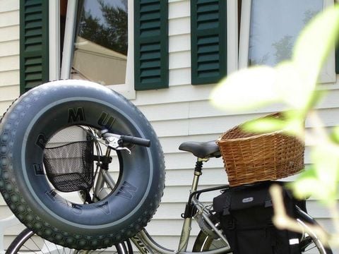 MOBILHOME 6 personnes - Standard 27m² / 2 chambres + TV + Terrasse non couverte 4/6 pers.