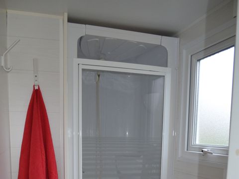 MOBILHOME 6 personnes - Standard 27m² / 2 chambres + TV + Terrasse non couverte 4/6 pers.