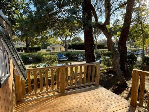 MOBILHOME 8 personnes - Tribu CONFORT Climatisé - Bord Canal