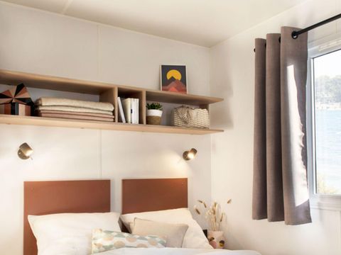 Mobilhome 4 personnes - LOISIRS CONFORT 2ch - 20m² - Terrasse Intégrée 4 pers