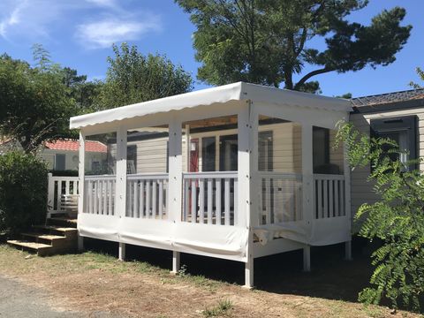 Mobilhome 8 personnes - SUNELIA PRESTIGE 4 chambres - 40m² - Terrasse couverte 8 pers