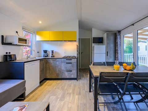 Mobilhome 8 personnes - Dimanche - SUNELIA PRESTIGE 4 chambres - 40m² - Terrasse couverte 8 pers