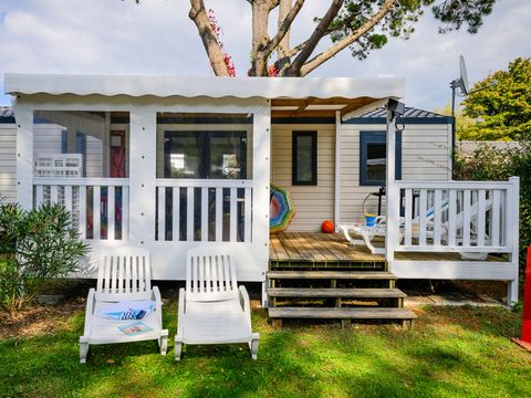 Mobilhome 8 personnes - Dimanche - SUNELIA PRESTIGE 4 chambres - 40m² - Terrasse couverte 8 pers