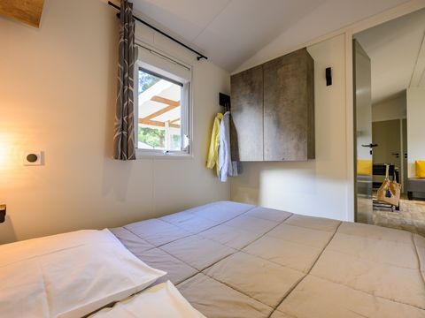 Mobilhome 8 personnes - Dimanche - SUNELIA PRESTIGE 4 chambres - 40m² - Terrasse couverte 8 pers