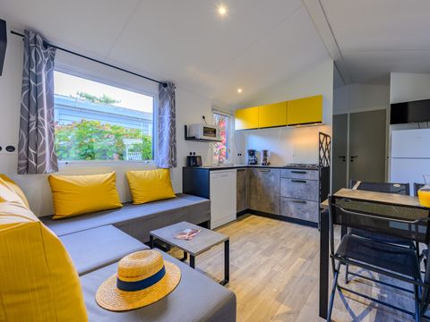 Mobilhome 8 personnes - Dimanche - SUNELIA PRESTIGE 4 chambres - 40m² - Terrasse couverte 8 pers