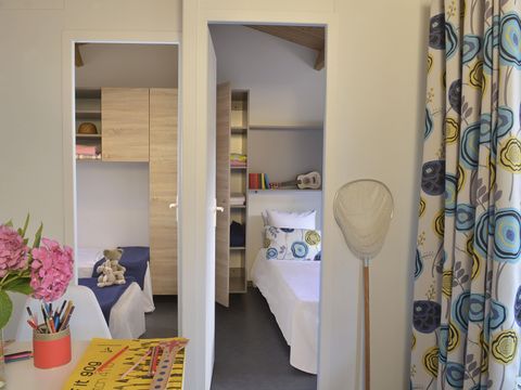 Mobilhome 5 personnes - COTTAGE CONFORT 2 chambres- 30m² - Terrasse parasol 4 pers