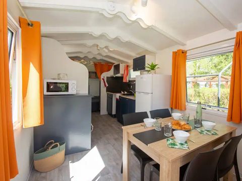 Hébergement 4 personnes - Insolite Nature Roulotte les Ecrins 1 chambre2/4 personnes 17m2 2/4 pers