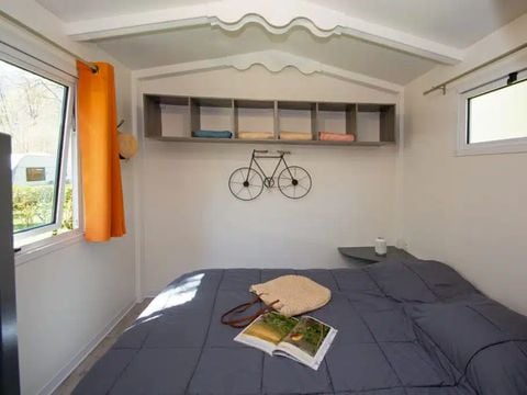 Hébergement 4 personnes - Insolite Nature Roulotte les Ecrins 1 chambre2/4 personnes 17m2 2/4 pers