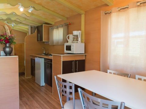 Hébergement 4 personnes - Insolite Nature Roulotte les Ecrins 1 chambre2/4 personnes 17m2 2/4 pers