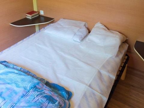 Hébergement 4 personnes - Insolite Nature Roulotte les Ecrins 1 chambre2/4 personnes 17m2 2/4 pers