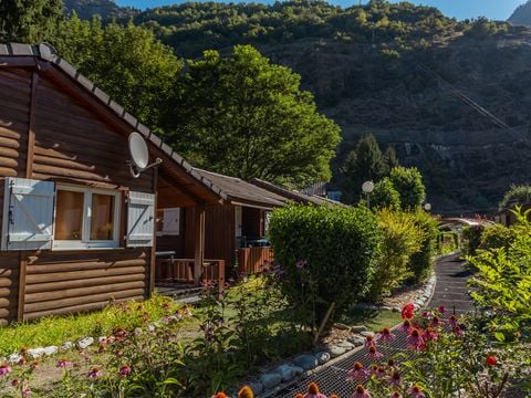 CHALET 5 personnes - Chalet Montana Confort 35m² - 2 chambres + terrasse 8m² + plancha + TV -