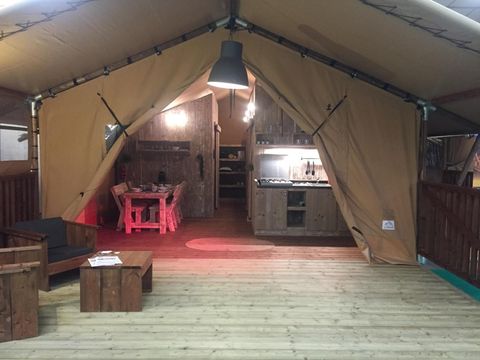 Tente en toile et en bois 4 personnes - Lodge Woody 27