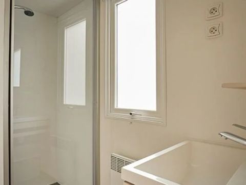 MOBILHOME 6 personnes - Mobil-home | Comfort XL | 3 Ch. | 6 Pers. | Terrasse Surélevée | TV