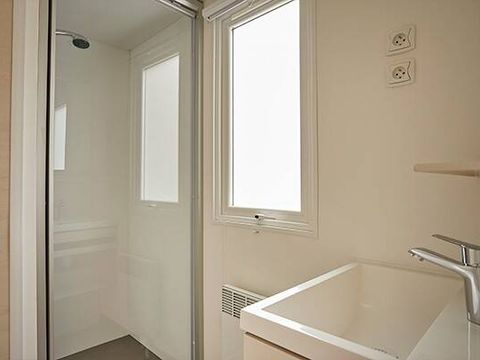 Mobilhome 6 personnes - Classique | 3 Ch. | 6 Pers. | Terrasse surélevée | 1 SDB