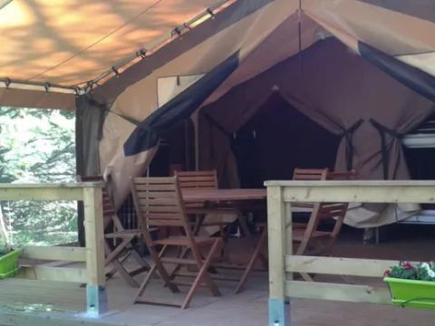 TENTE 5 personnes - Tente Eden Standard 30m² 2 chambres - sans sanitaires + Vue sur le Lot + terrasse couverte 11.5m² 5 pers