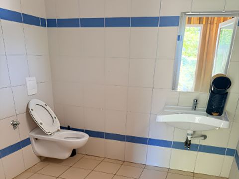 Emplacement - Emplacement Premium avec sanitaire individuel 1/6 pers