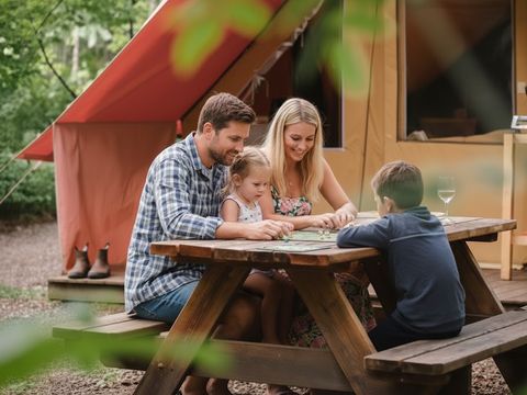 TENTE 3 personnes - Tente Prêt à camper 16m² 2 chambres - sans sanitaires + terrasse 15m² 3 pers