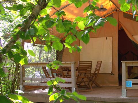 TENTE 5 personnes - Eden Standard 30m² 2 chambres - sans sanitaires + Vue sur le Lot + terrasse couverte 11.5m²