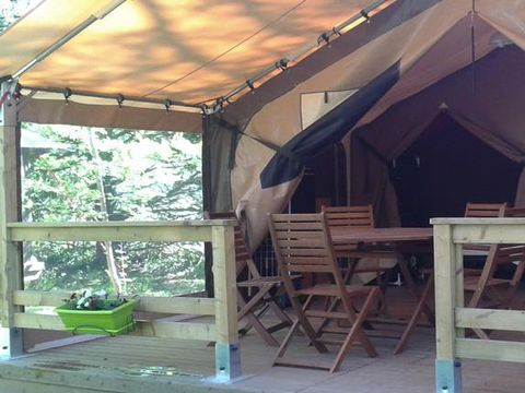TENTE 5 personnes - Eden Standard 30m² 2 chambres - sans sanitaires + Vue sur le Lot + terrasse couverte 11.5m²